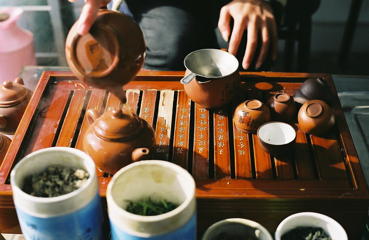 Brewing tea gongfu style