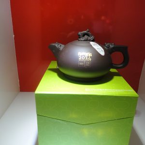 Yixing Zisha Teapot "De Zhong" – Hei Ni (black clay), 260ml